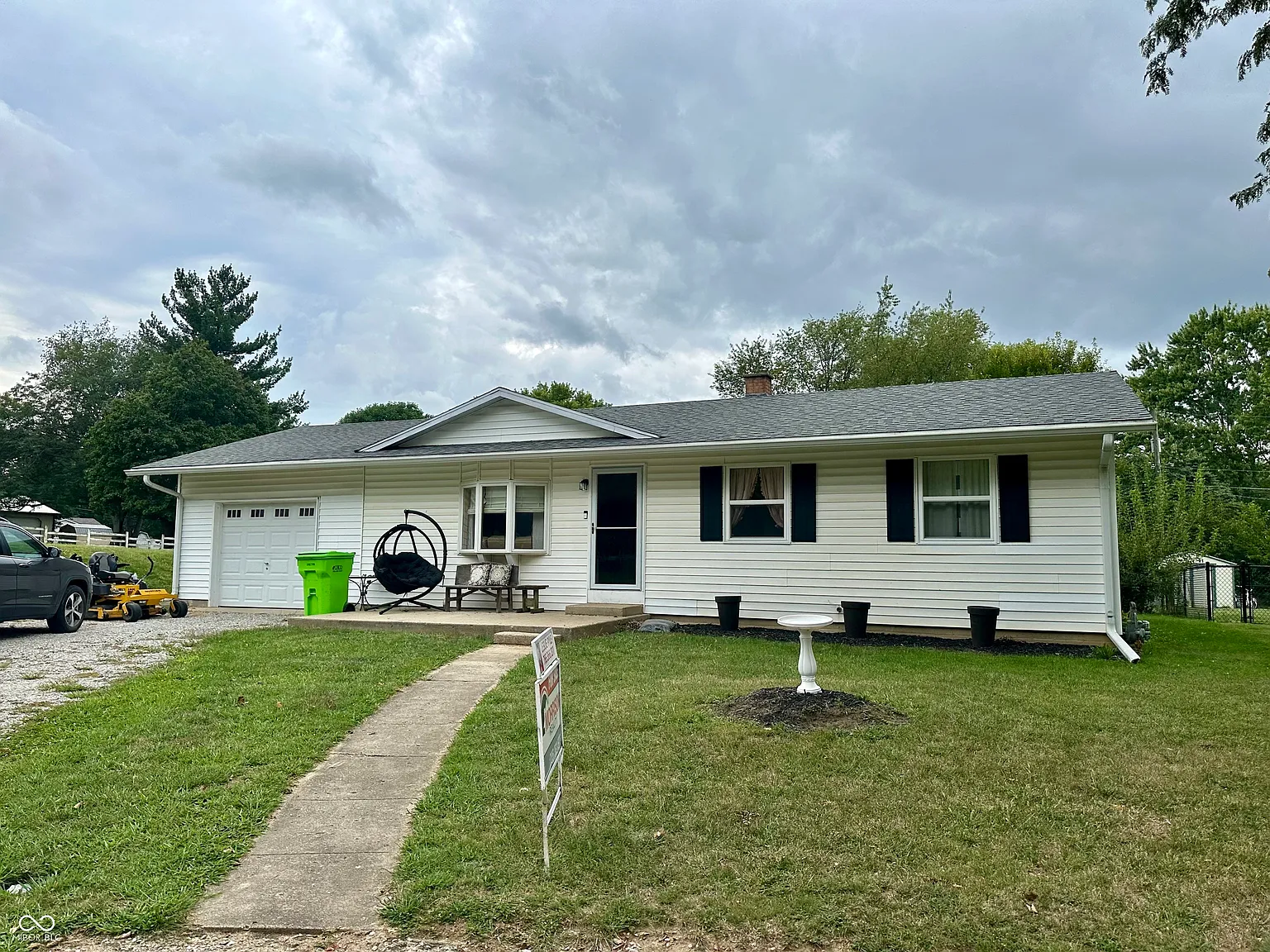 315 Fairlane Dr photo 1