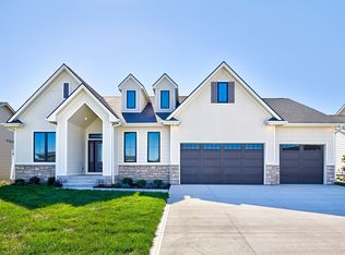 4636 Centennial Blvd, Urbandale, IA 50323