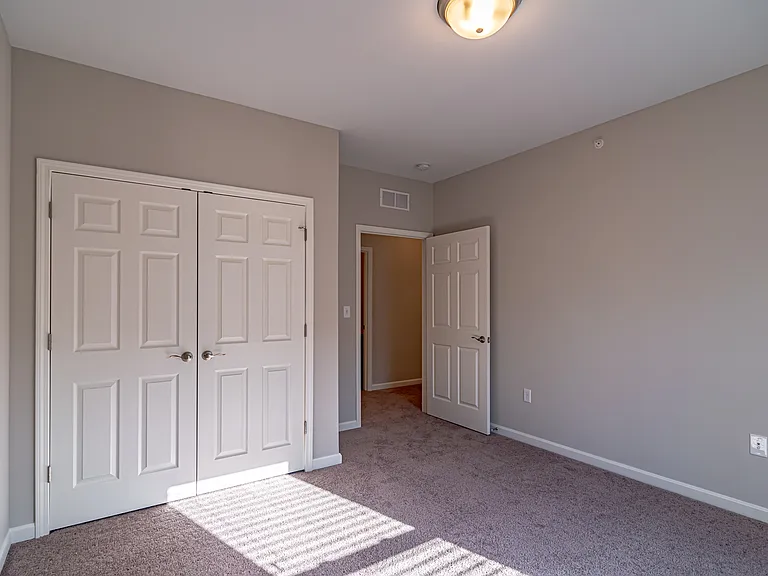 Saddlebred Park Apartments — Photo 2