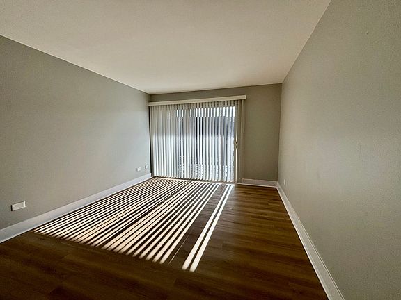 5th image of 4455 Charles St #115