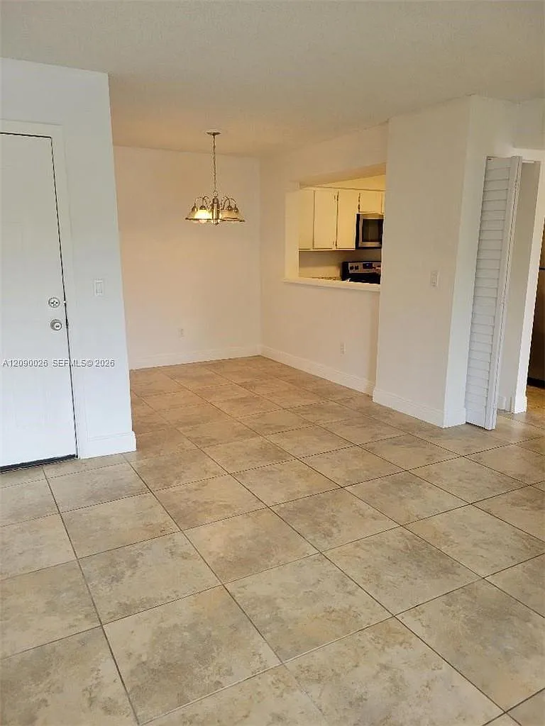 Royal Poinciana Condo — Photo 2