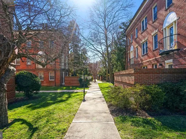 1117 N Pitt St APT 3C, Alexandria, VA 22314