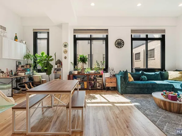 518-536 Gregory Ave #C311, Weehawken, NJ 07086