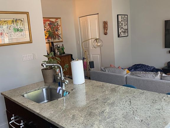 5th image of 1470 W Erie St APT 1R