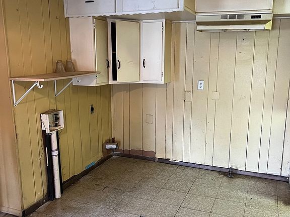 2nd image of 537 GLADSTONE