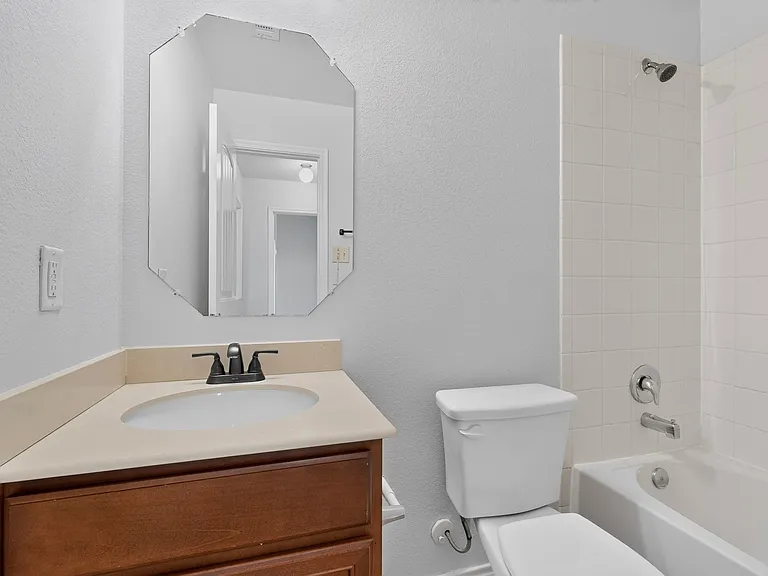 2123 Meadow View Dr — Photo 38