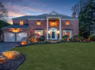 282 Chapel Rd, Manhasset, NY 11030