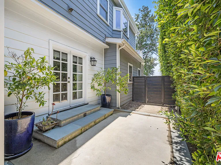 1147 Centinela Ave — Photo 6