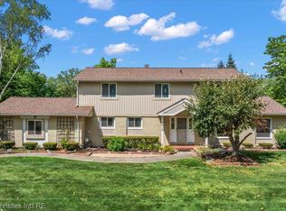 3010 Parkland Dr, West Bloomfield, MI 48322