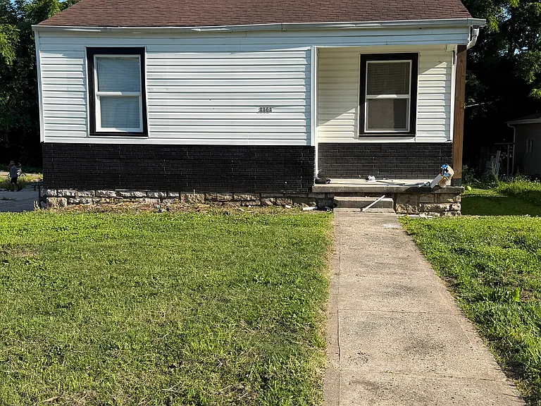 3303 Delavan Ave — Photo 1