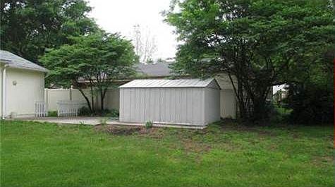 2nd image of 805 S Highland Dr