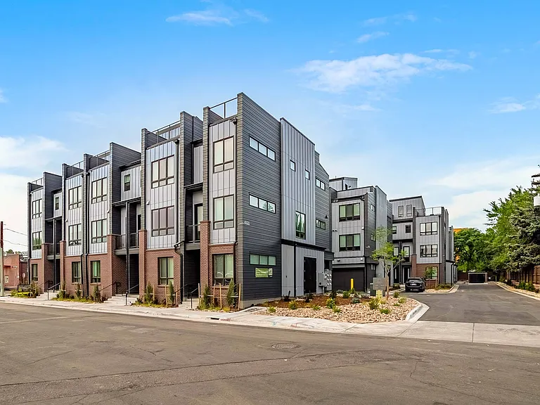 University Hills Townhomes — Photo 30