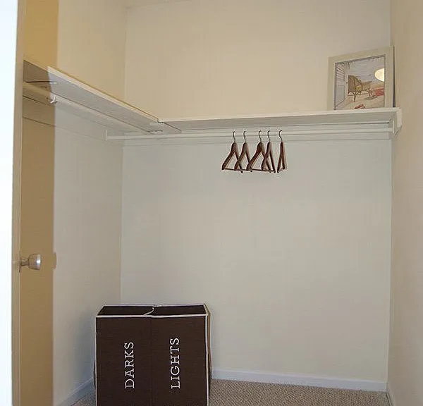 Cambridge Apartments — Photo 13