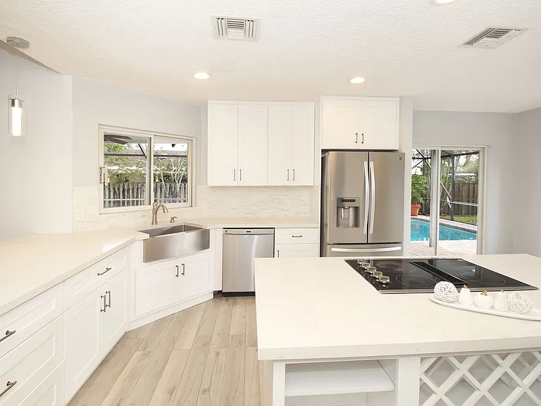 896 Rose Ct — Photo 23