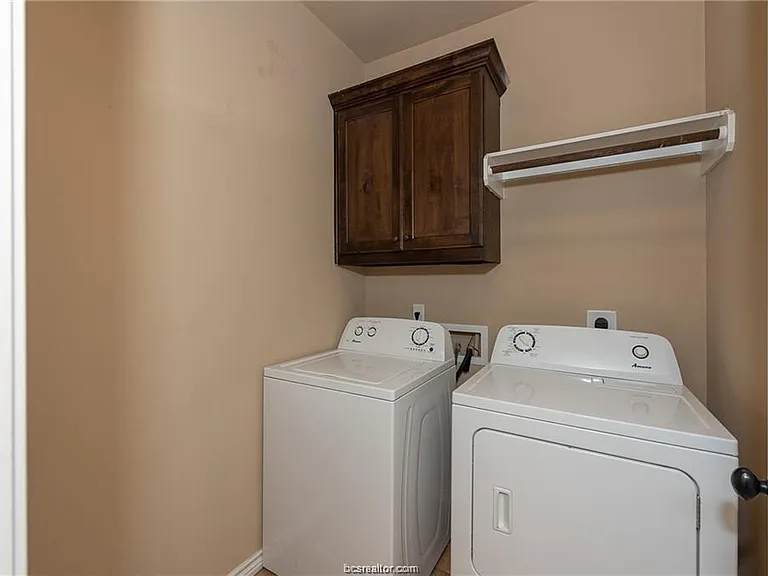 4001 Golden Eagle Dr #B — Photo 15