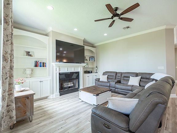 3rd image of 3263 Fairwood Ln