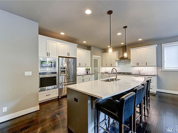 Ample island with enough room for all of your guests to gather.