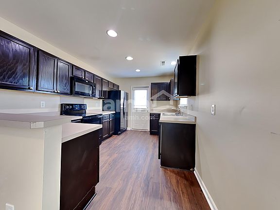 3rd image of 318 Salkahatchie St