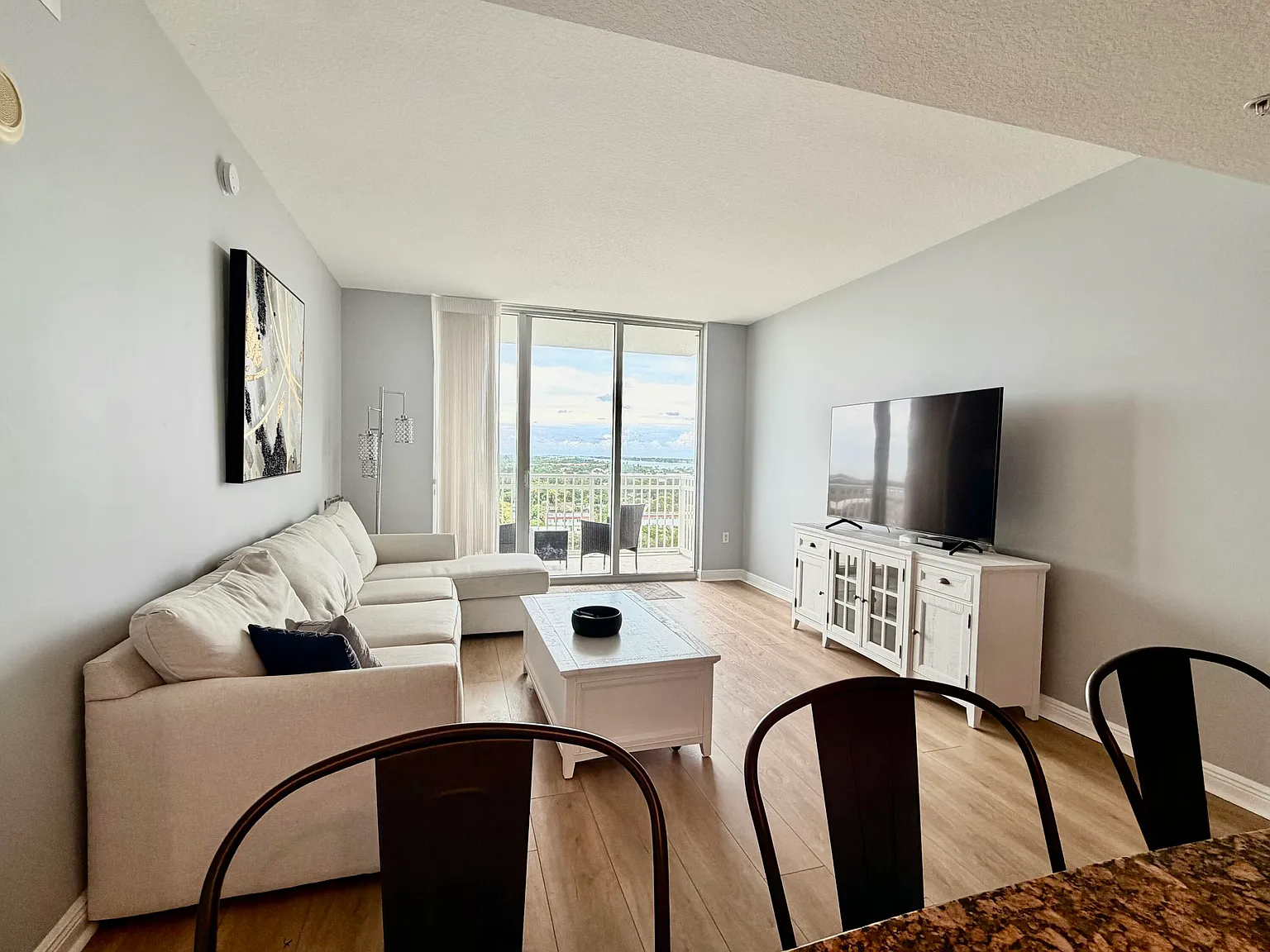 2 bed, 2.0 bath, 1185 sqft, $3,200 — Photo 2