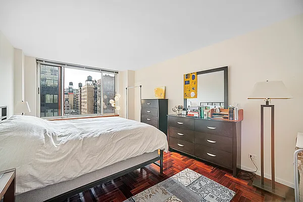 Rented by RELO REDAC INC. | media 12