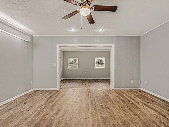 4th image of 4643 Valley View Dr W
