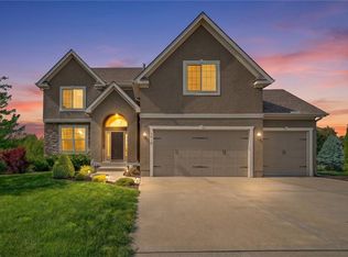 1518 Creekmoor Dr, Raymore, MO 64083