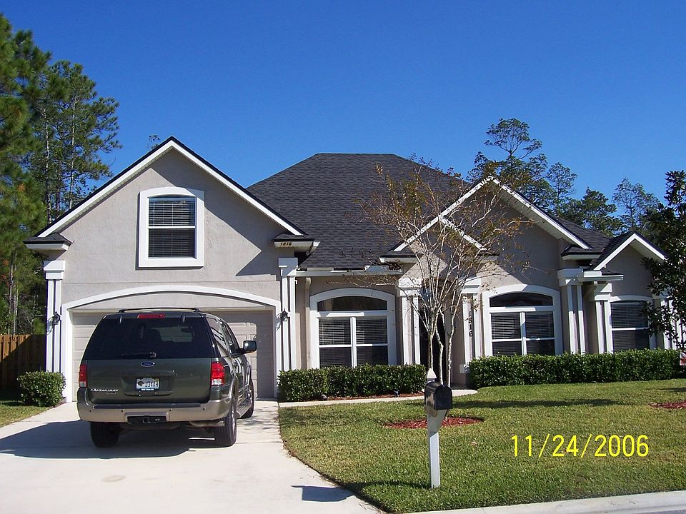 Front-fence behind