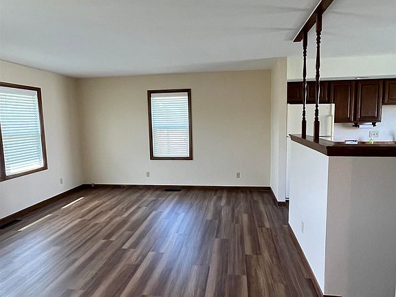 2nd image of 2202 Racine Ave