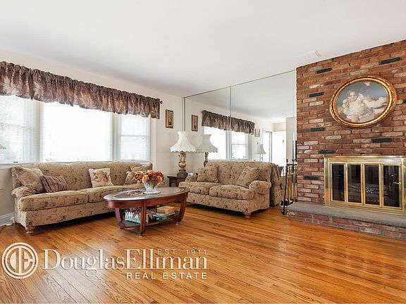 2nd image of 10 Murfield Pl