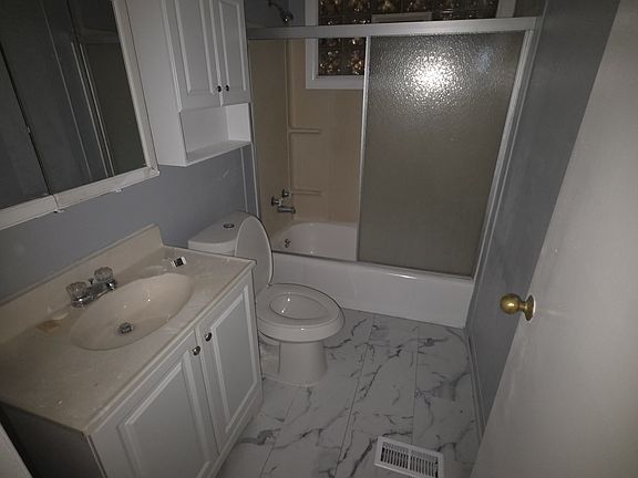 3rd image of 24454 Puritan Ave