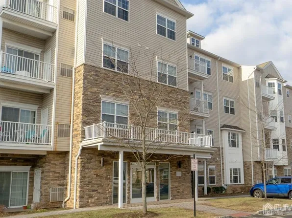 215 Luca Dr, Piscataway, NJ 08854