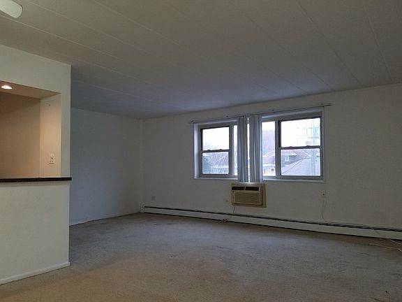 2nd image of 1433 W Touhy Ave #202