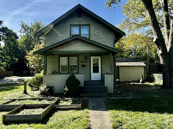 609 Harwood Ct, Champaign, IL 61820