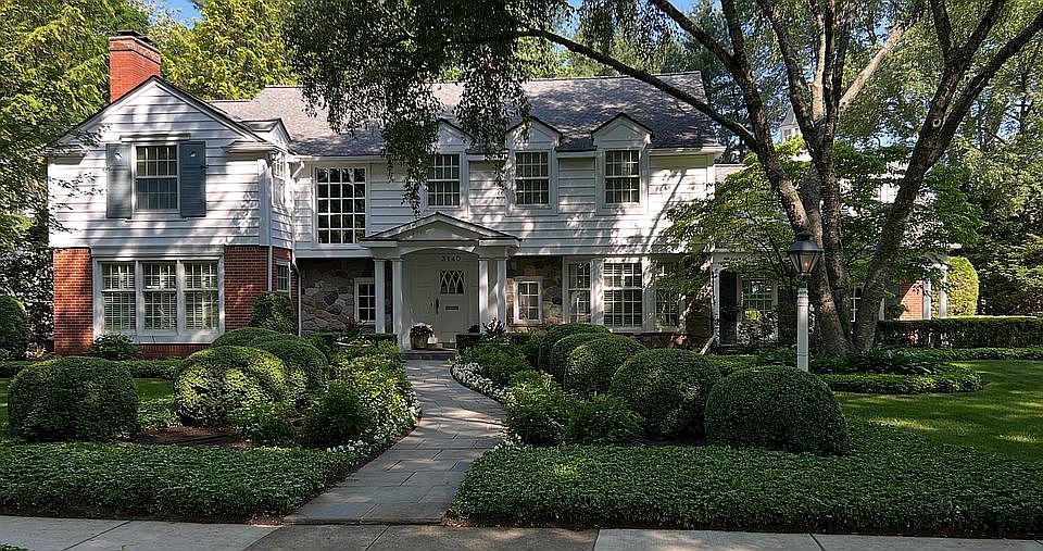 Front view of home.