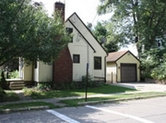 2nd image of 307 N McKenzie St