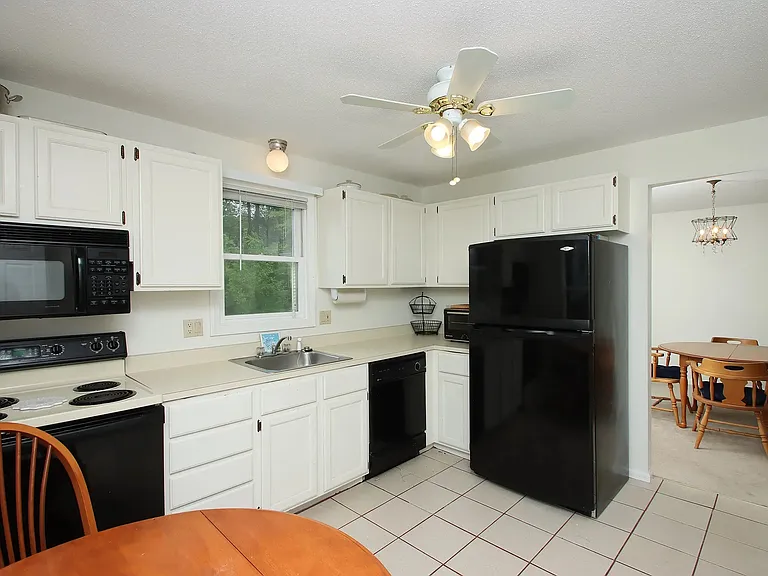 36 Southgate Dr #36 — Photo 3