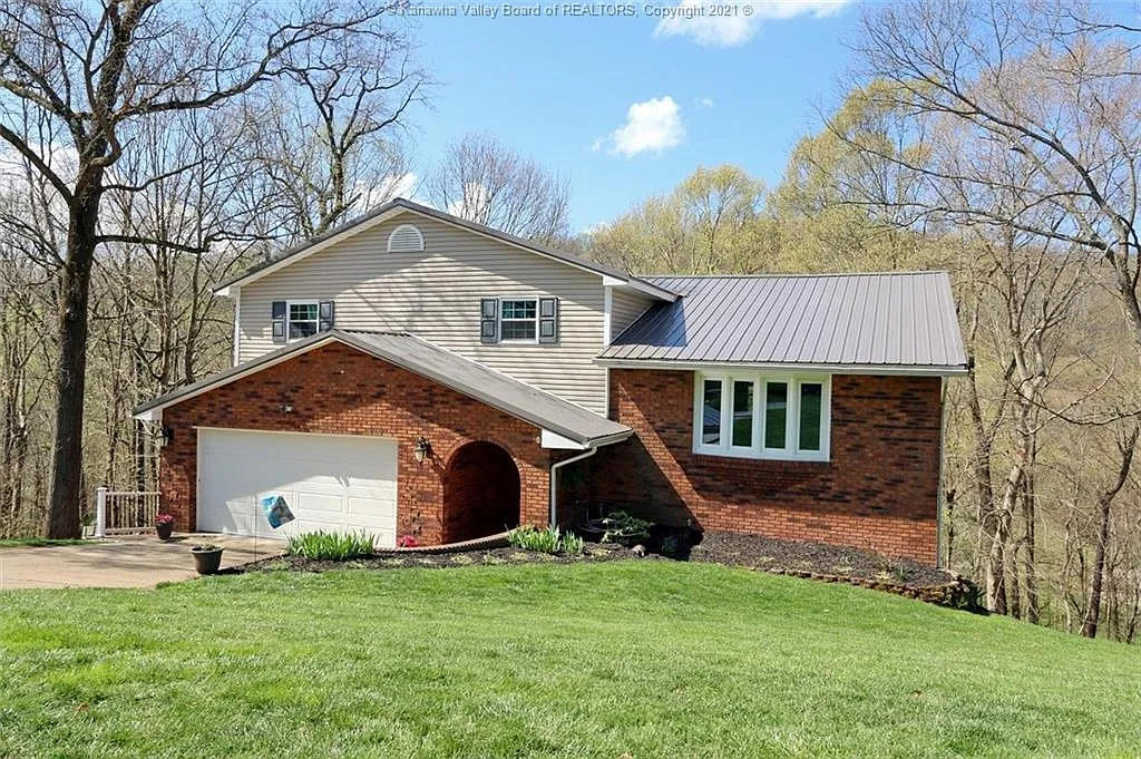 4923 Dempsey Dr photo 1