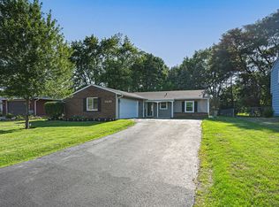 1420 Austin Ave, Aurora, IL 60505