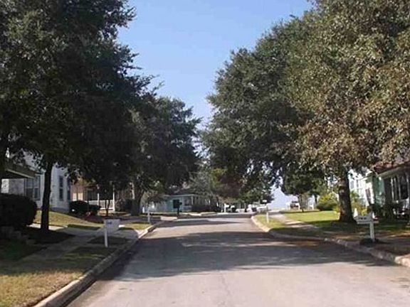 Exterior Neighborhood (street photo)