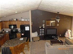 5th image of 804 Honeysuckle Dr