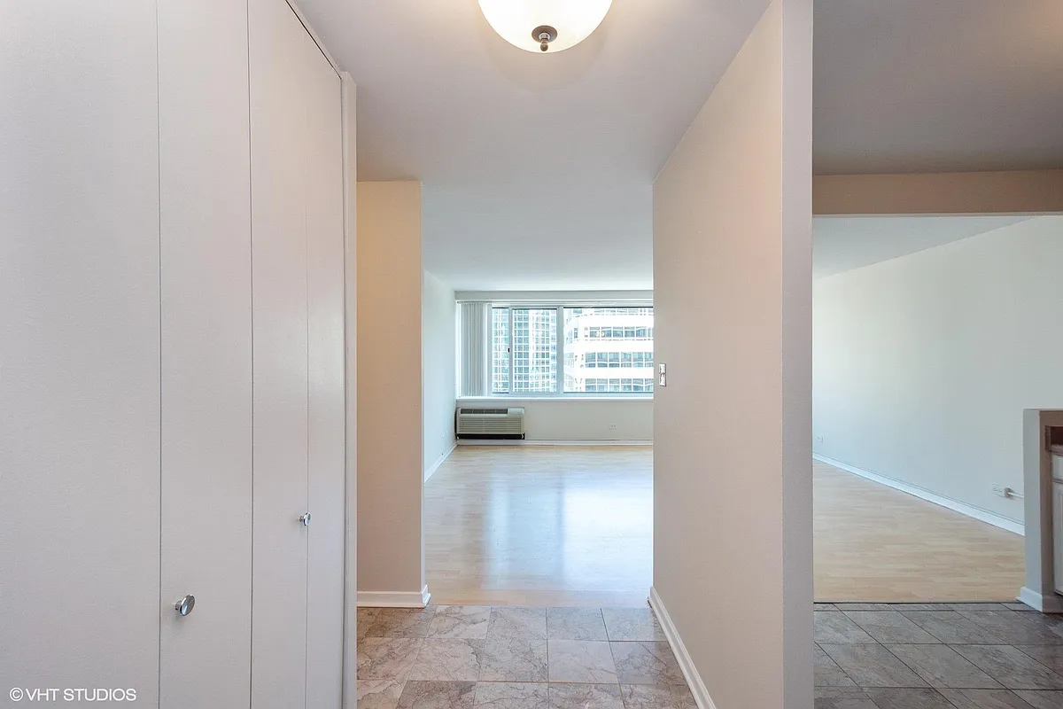 Building Photo - 211 E Ohio St #2207