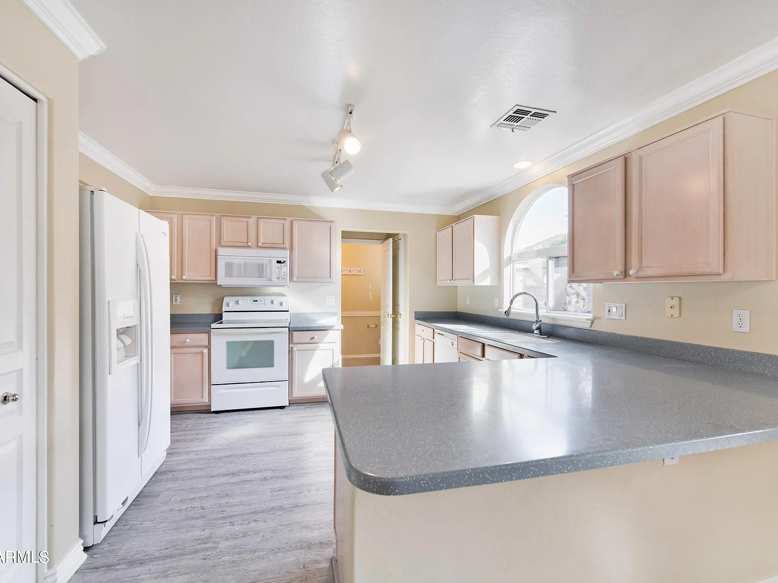 3 bed, 2.5 bath, 1664 sqft, $2,295 — Photo 2