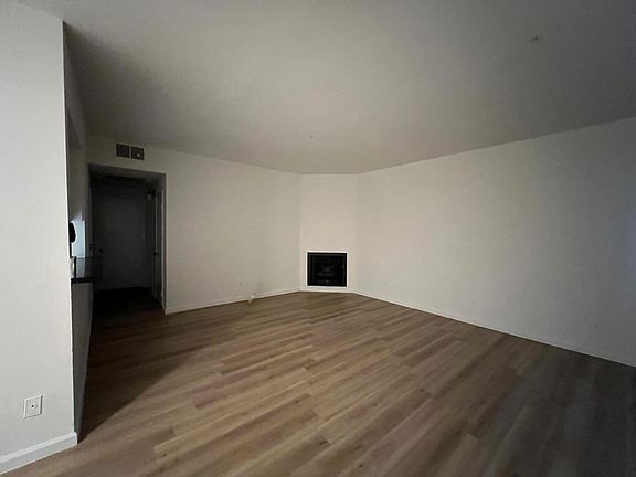 4th image of 14905 Roscoe Blvd #103