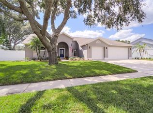 2705 Crestfield Dr, Valrico, FL 33596