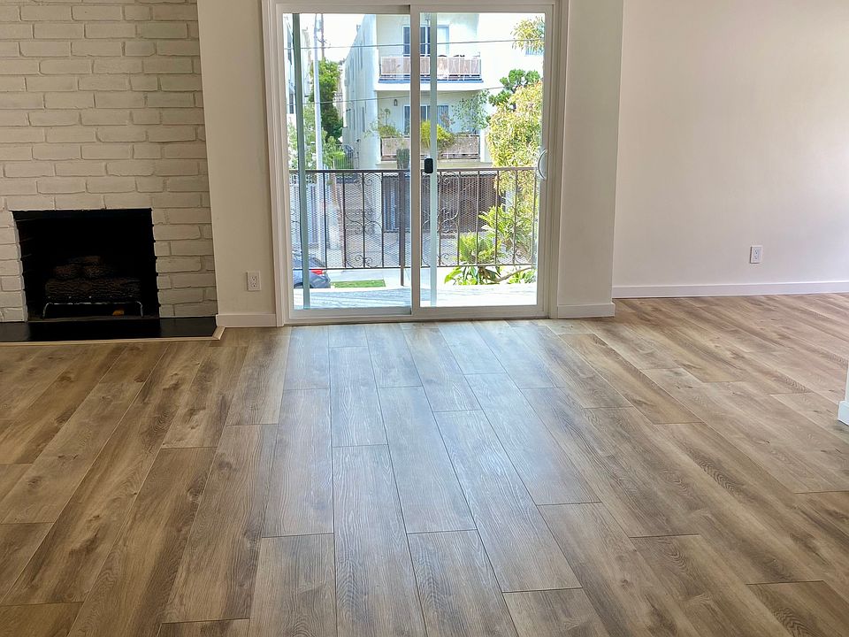 Living room with gas fire place
