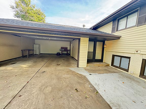 2nd image of 5000 Woodland Ave