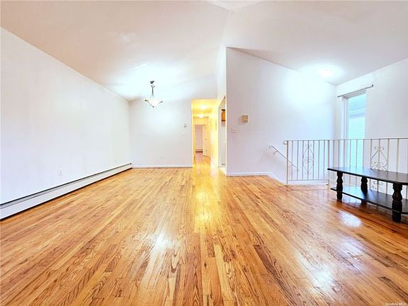 3rd image of 9412 89th Ave Floor 2