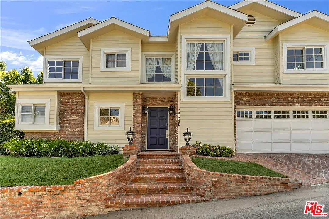 4 bed, 4.0 bath, 3353 sqft, $12,000 — Photo 2