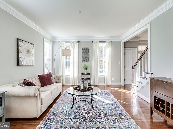 3rd image of 608 Churchill Cir