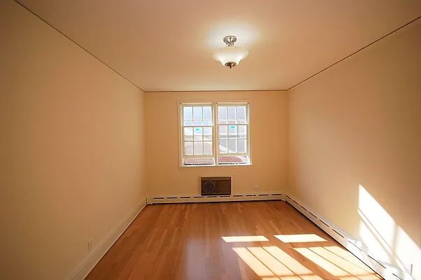 Rented by Re/Max In The City | media 10